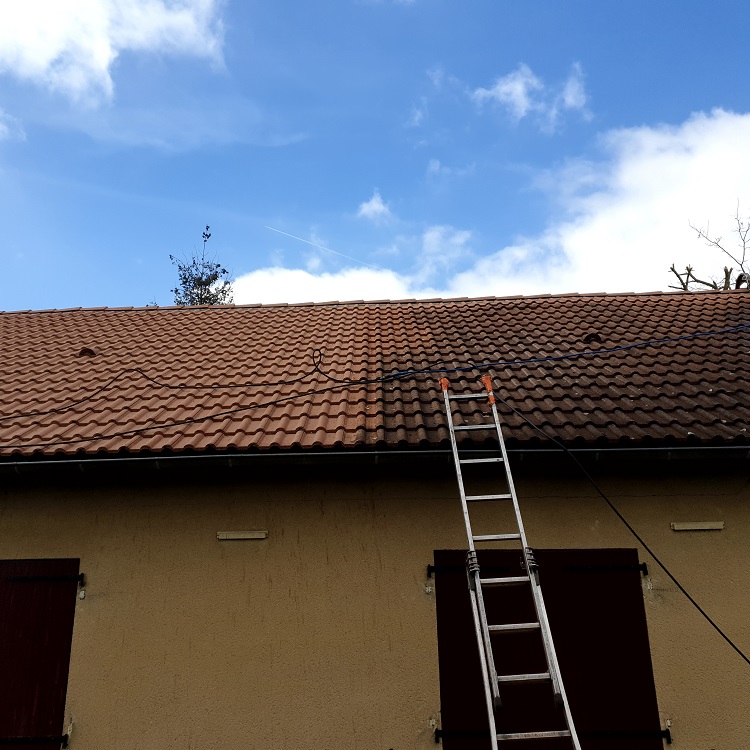 Petites réparations de toiture à Montaignac sur Doustre 